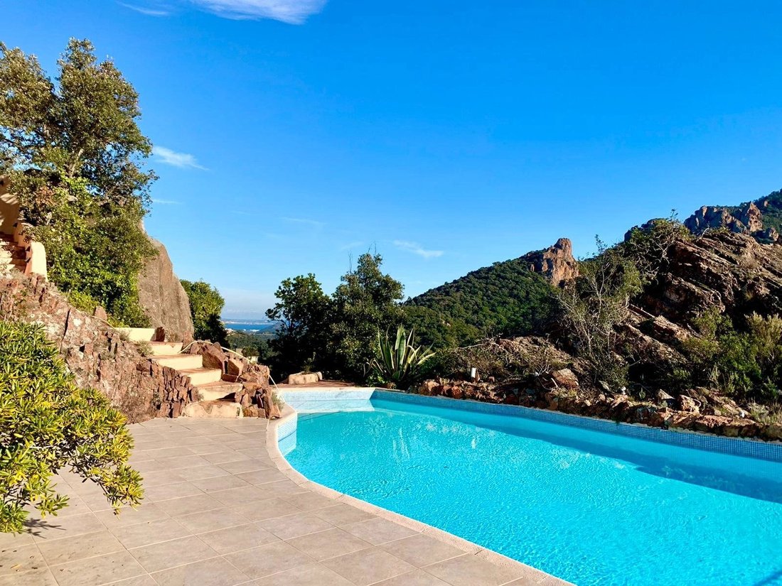 Estate in Les Termes, Mandelieu-la-Napoule, France 2 - 18524389