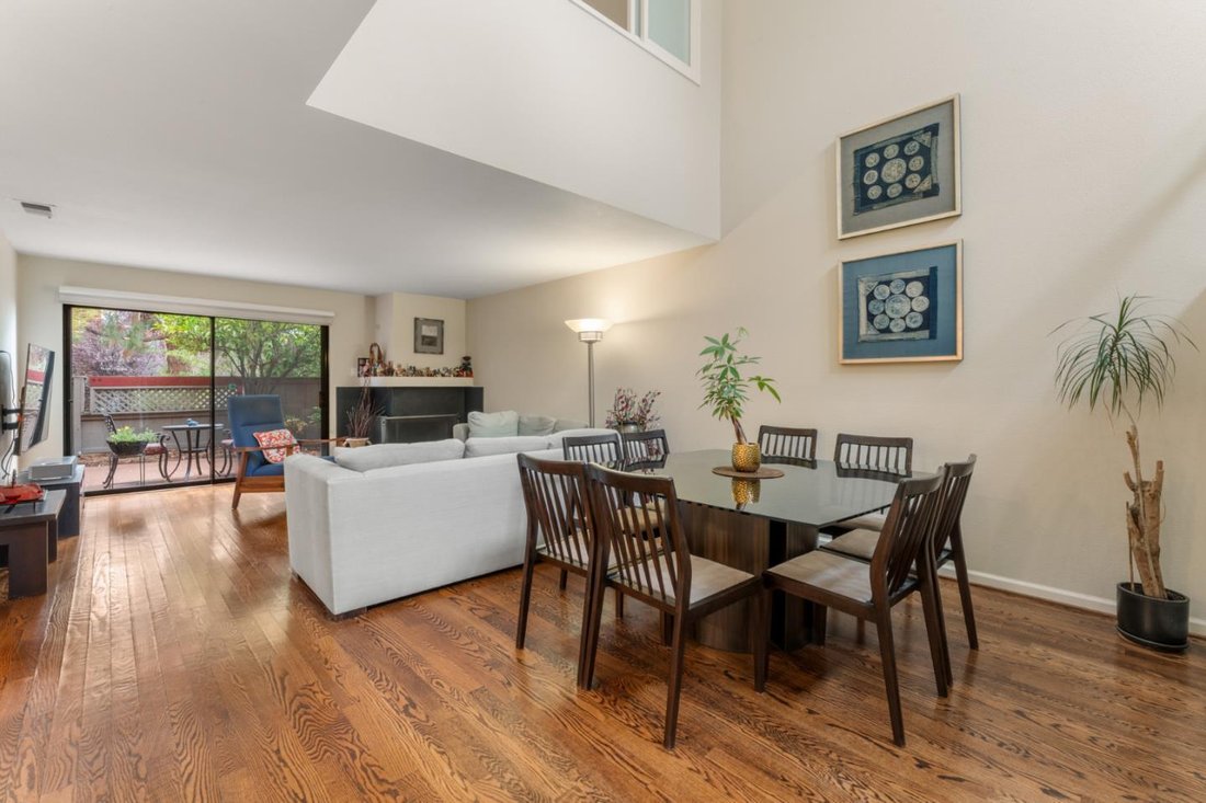 Condo in Stanford, California, United States 5 - 18524562