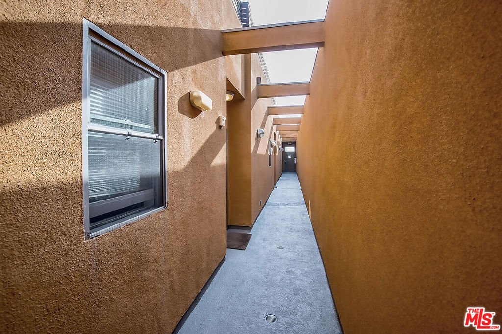 Santa Monica, California, United States 5 - 18524396
