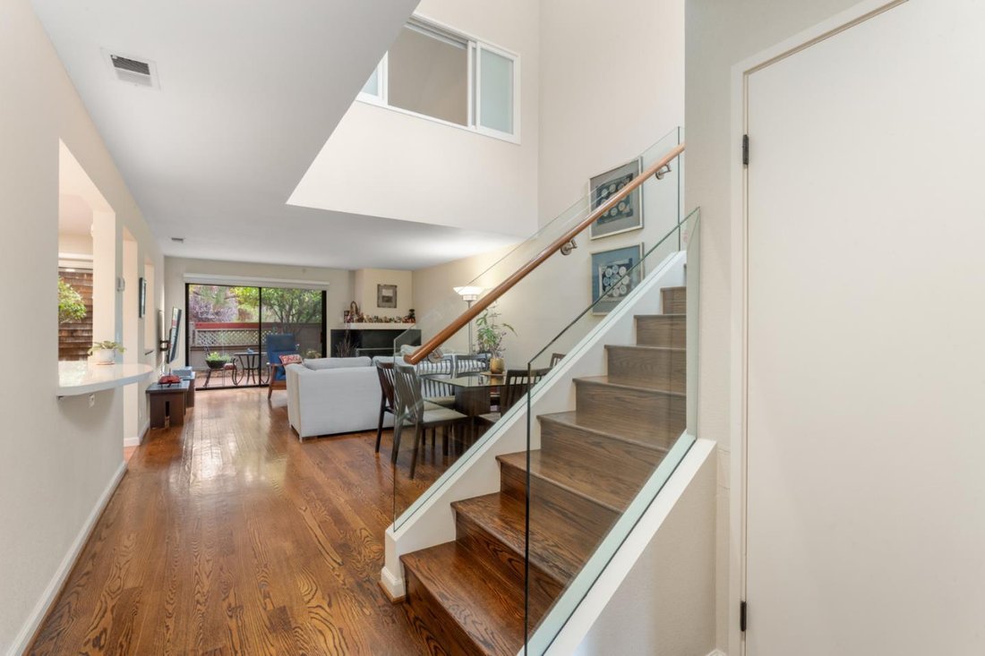 Condo in Stanford, California, United States 4 - 18524562