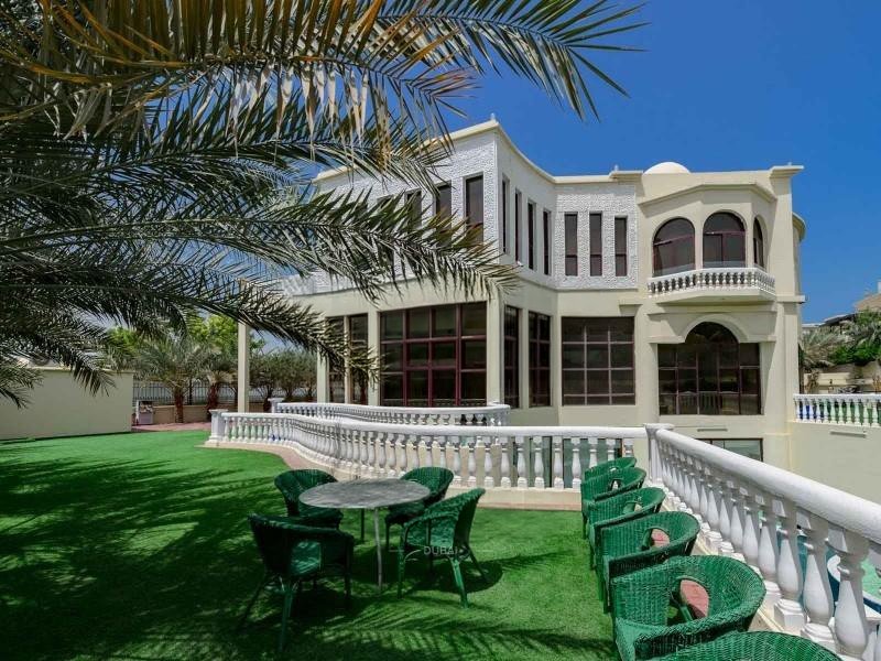 Villa in Emirates Hills, Dubai, United Arab Emirates 1 - 18474008