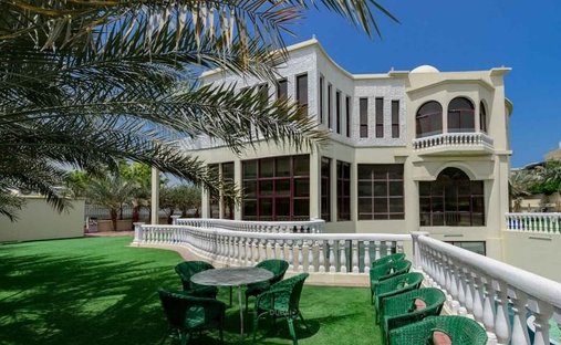 Villa in Emirates Hills, Dubai, United Arab Emirates 1