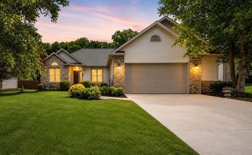 House in Strongsville, Ohio, United States 1