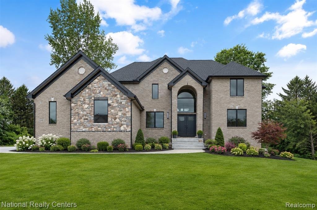 House in Commerce Charter Township, Michigan, United States 1 - 18307546