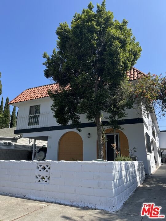 Los Angeles, California, United States 1 - 18524401