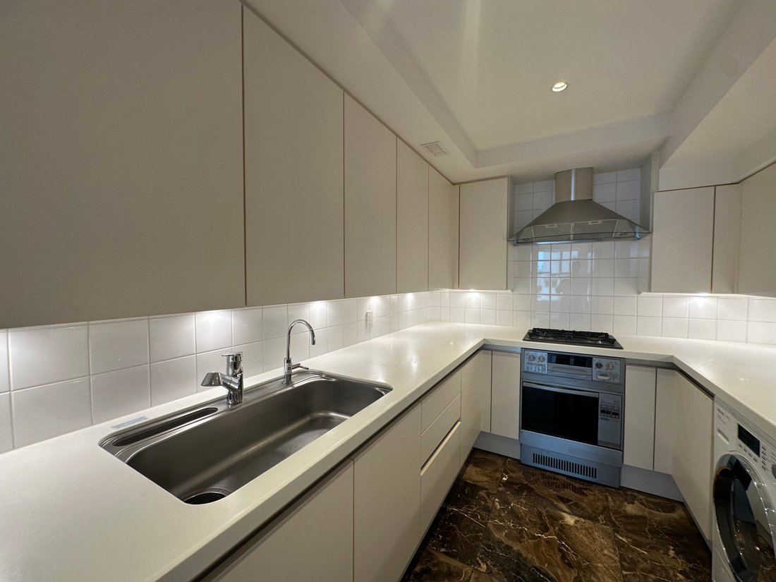 Condo in Minato City, Tokyo, Japan 3 - 18524275