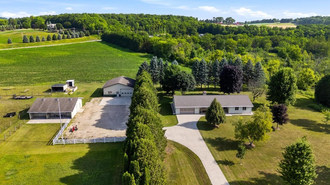 House in Kewaskum, Wisconsin, United States 1 - 18524176