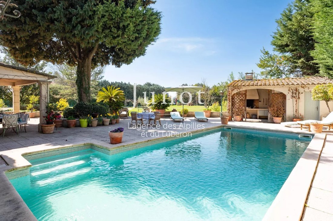 Country House in Saint-Rémy-de-Provence, Provence-Alpes-Côte d'Azur, France 1 - 16333245