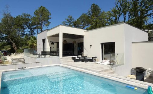 House in Ville-Basse, Montelimar, France 1