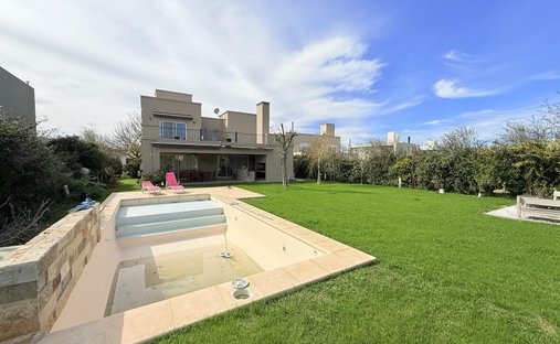 House in Funes, Santa Fe Province, Argentina 1
