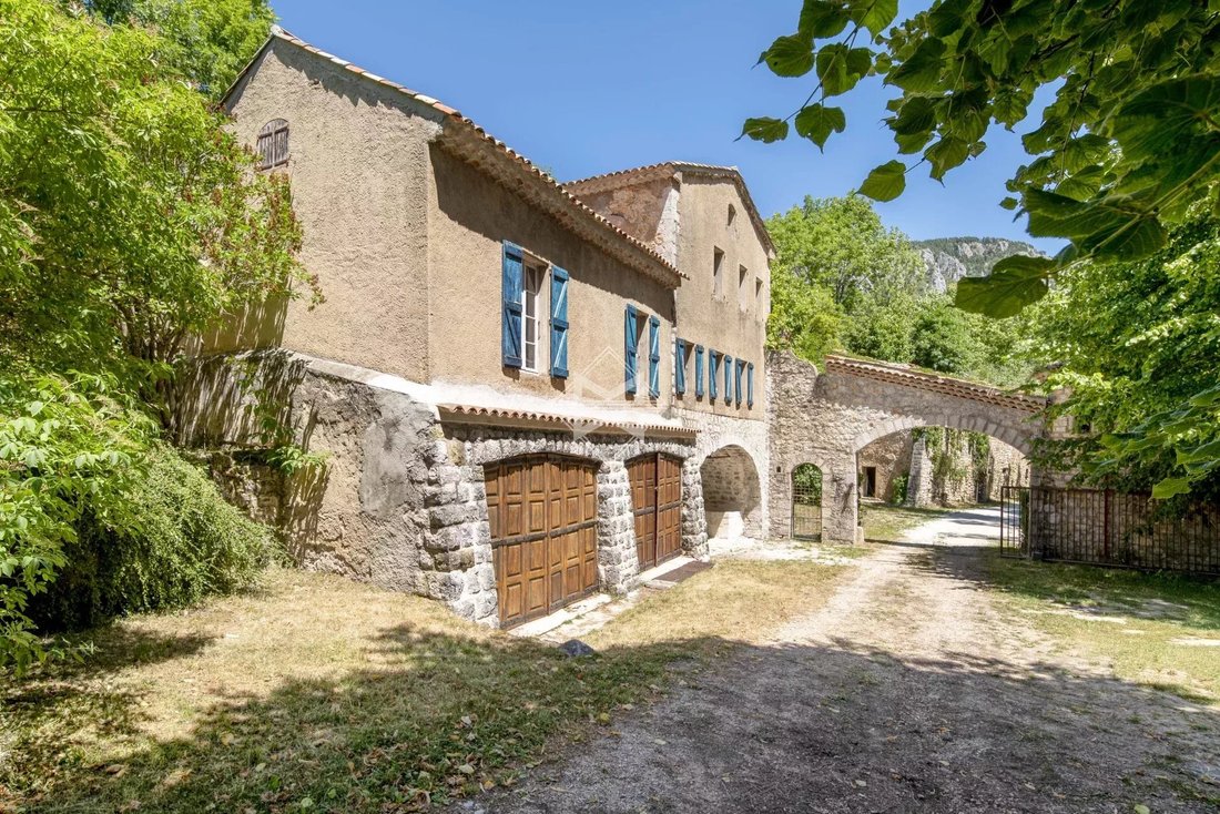Castle in Andon, Provence-Alpes-Côte d'Azur, France 3 - 15791872