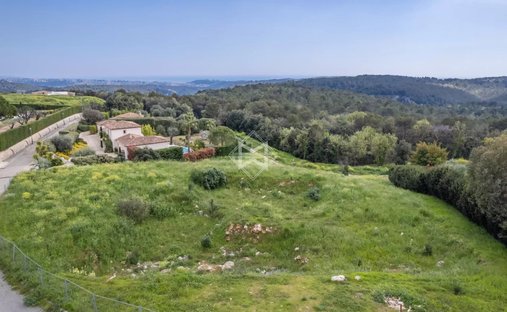 Land in Nord, Roquefort-les-Pins, France 1
