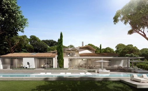 Estate in Zone Est Diffuse, Saint-Tropez, France 1
