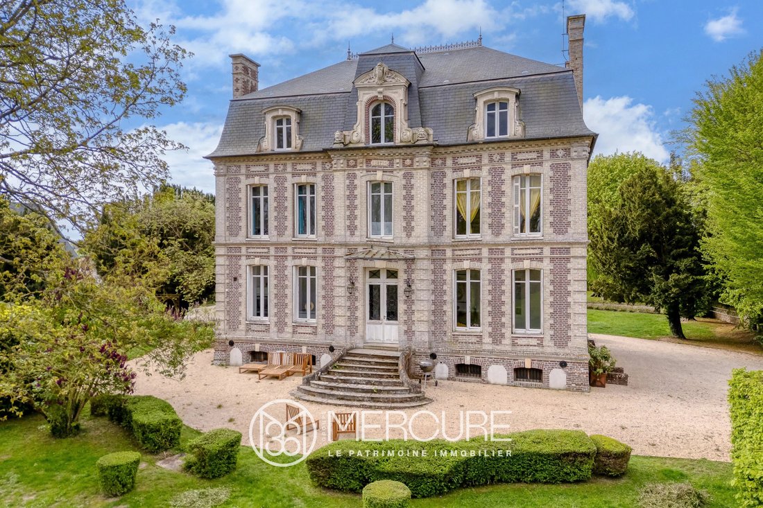 Estate in Saint-Pierre-des-Ifs, Normandy, France 1 - 15266452