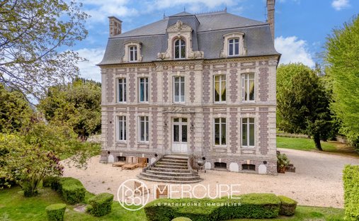 Estate in Saint-Pierre-des-Ifs, Normandy, France 1