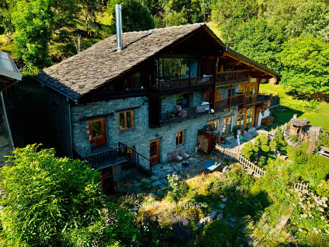 Chalet in Montvalezan, Auvergne-Rhône-Alpes, France 1 - 18525349