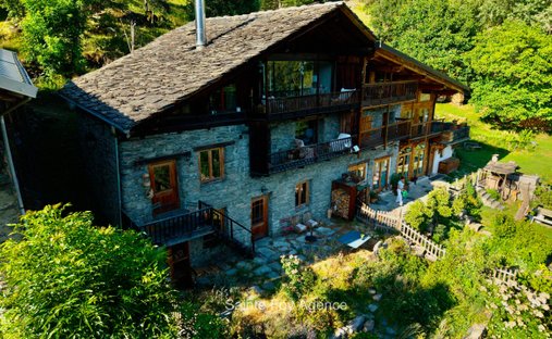 Chalet in Montvalezan, Auvergne-Rhône-Alpes, France 1