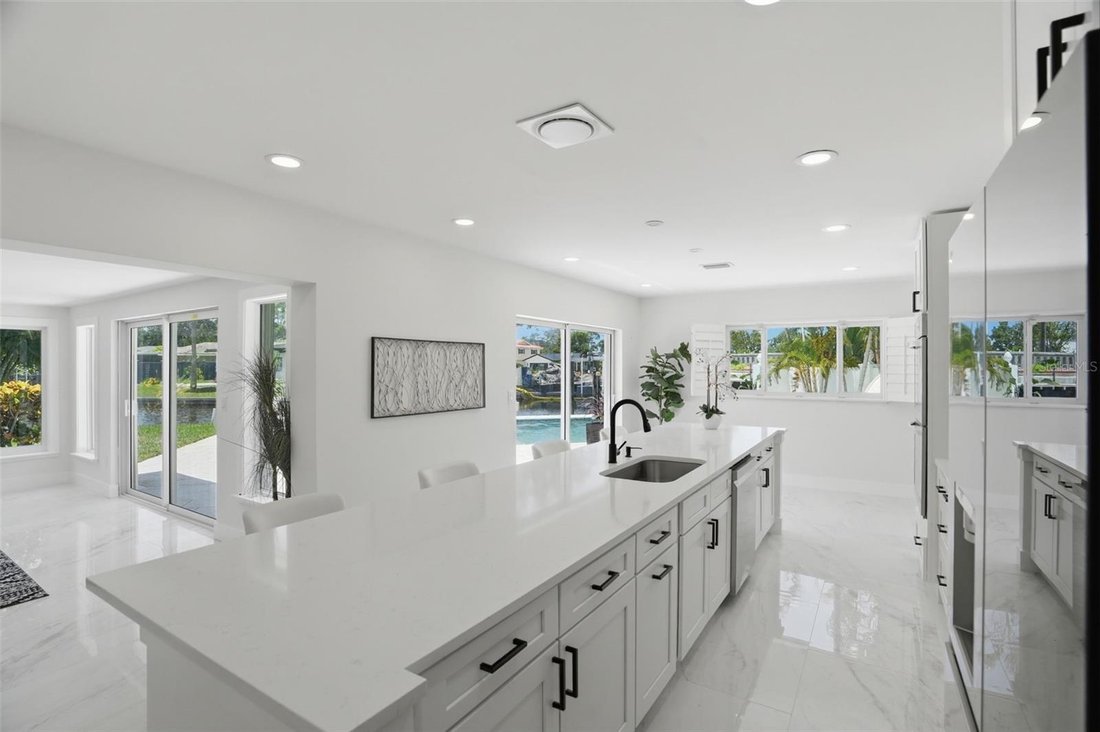 House in St. Petersburg, Florida, United States 5 - 18525001