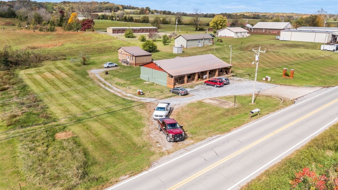 Nunnelly, Tennessee, United States 4 - 18525161