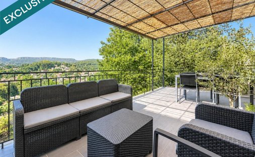 House in La Destrousse, Provence-Alpes-Côte d'Azur, France 1