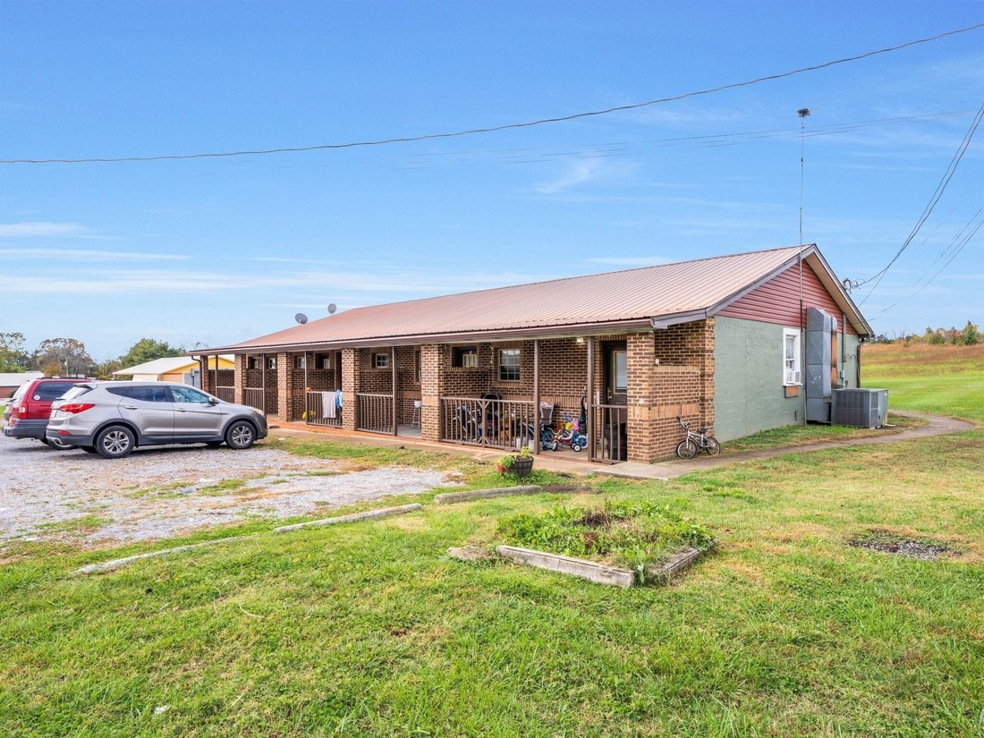 Nunnelly, Tennessee, United States 2 - 18525161
