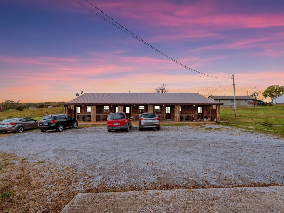 Nunnelly, Tennessee, United States 1 - 18525161