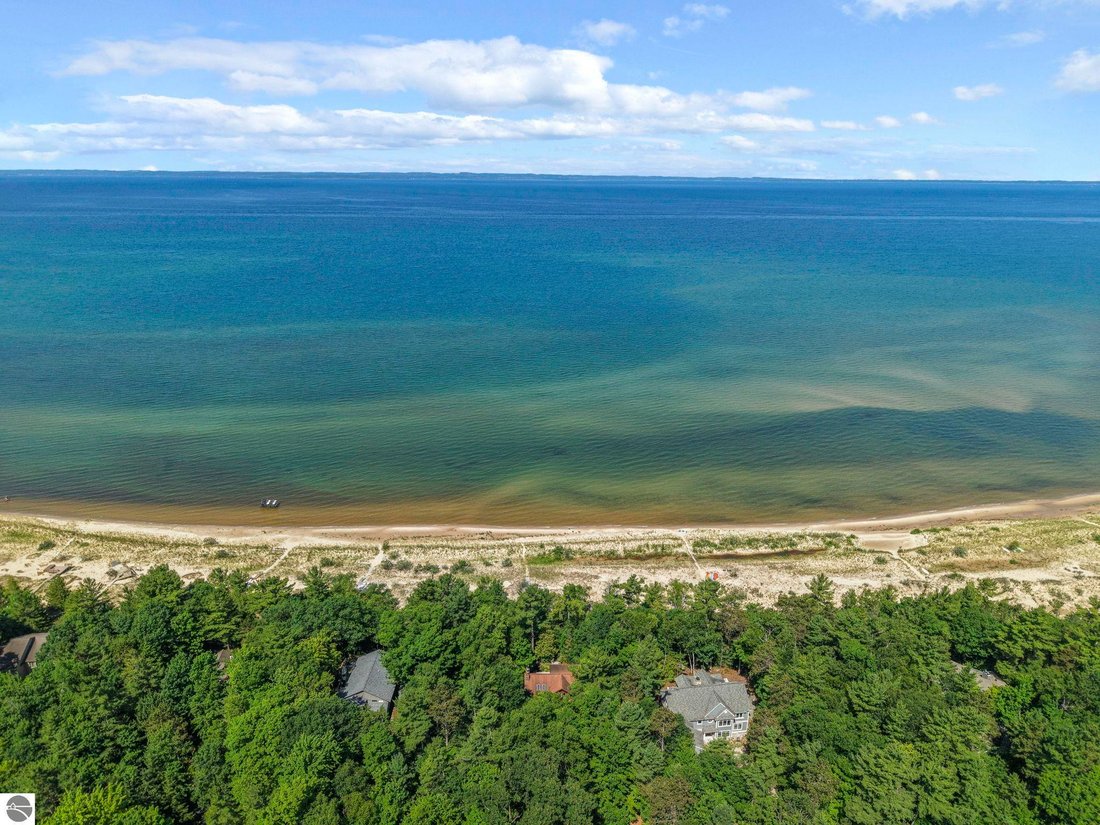 Casa en Elk Rapids, Míchigan, Estados Unidos 2 - 18525128