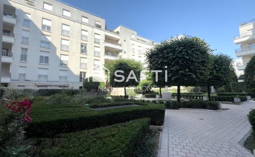 Apartment in Espaces Jeunes, Issy-les-Moulineaux, France 1