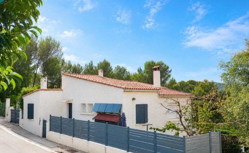 House in La Destrousse, Provence-Alpes-Côte d'Azur, France 1
