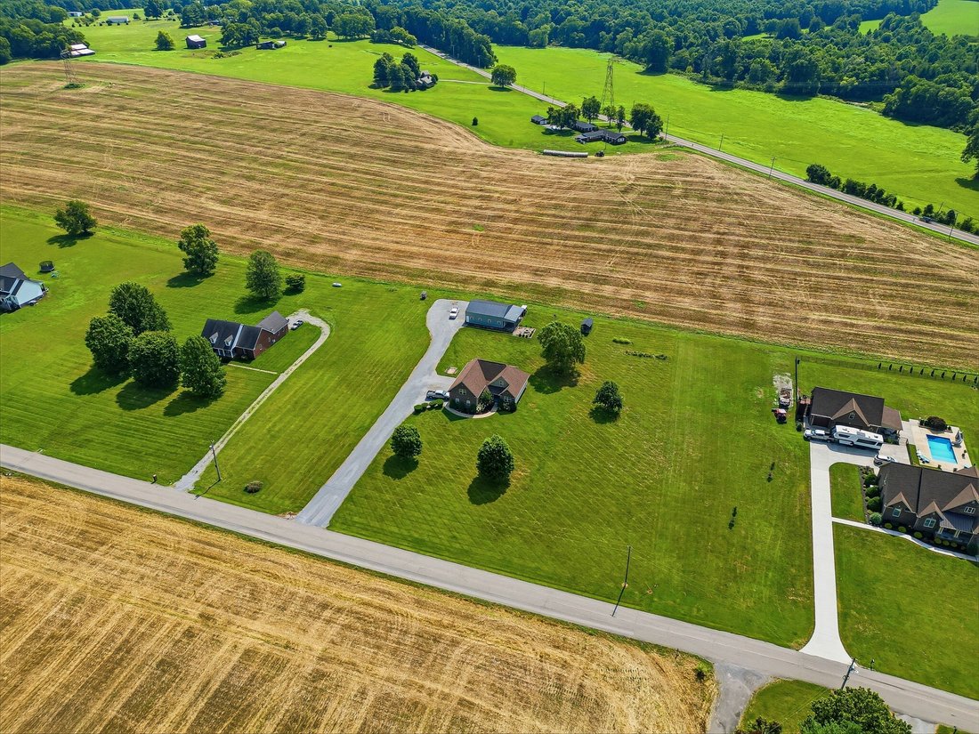 House in Springfield, Tennessee, United States 5 - 18525235