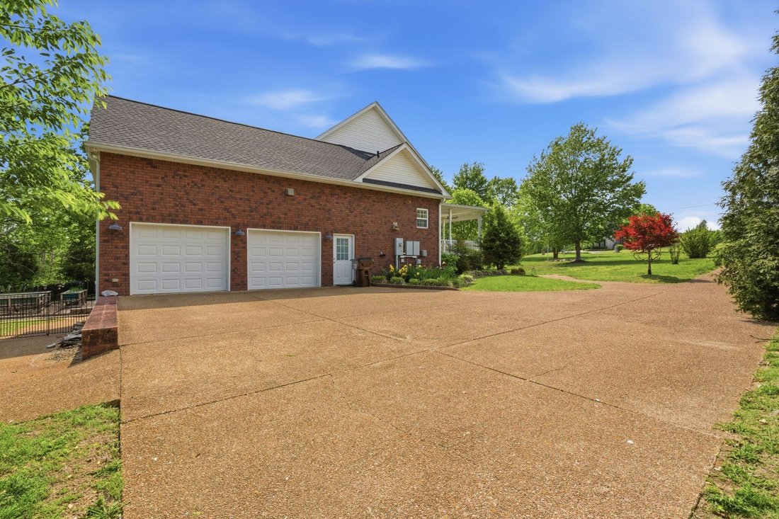 House in Gallatin, Tennessee, United States 3 - 18525135