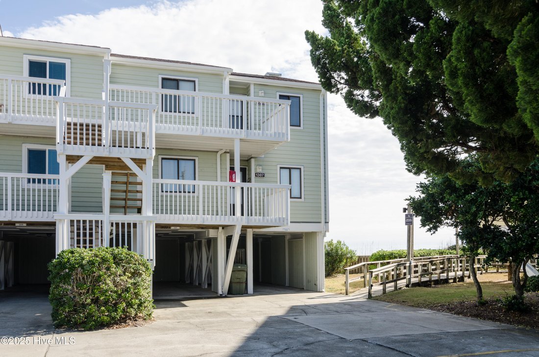 Condo in Kure Beach, North Carolina, United States 1 - 18525308