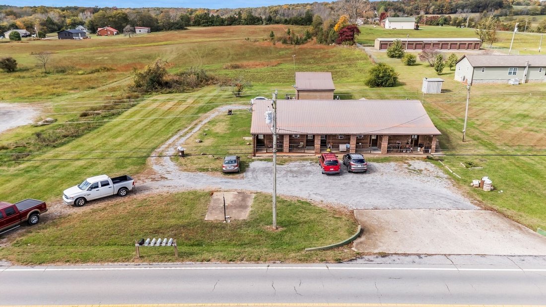 Nunnelly, Tennessee, United States 3 - 18525161