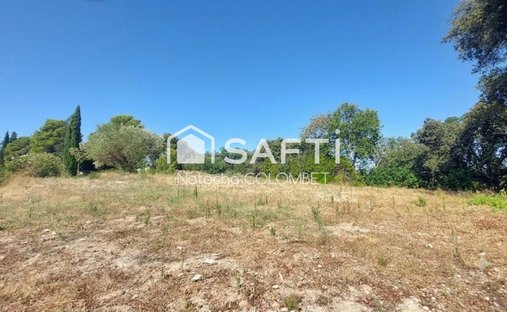 Land in Saussines, Occitania, France 1
