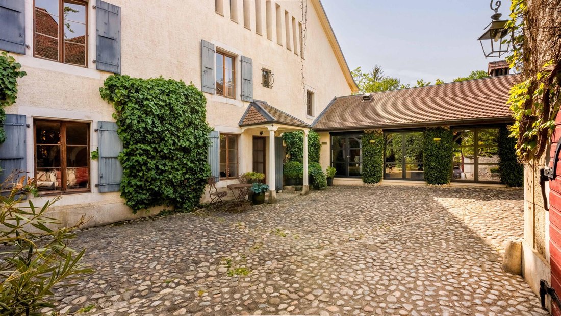 Estate in Commugny, Vaud, Switzerland 4 - 18525875