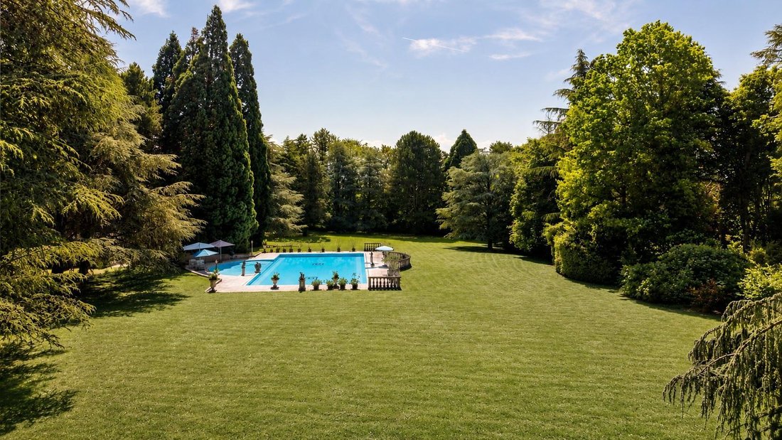 Estate in Tolochenaz, Vaud, Switzerland 2 - 18525903