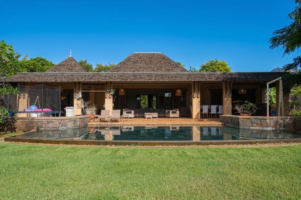Villa in Flic en Flac, Rivière Noire District, Mauritius 1 - 18525973