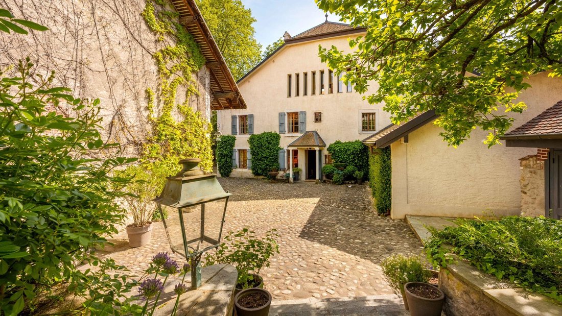Estate in Commugny, Vaud, Switzerland 2 - 18525875