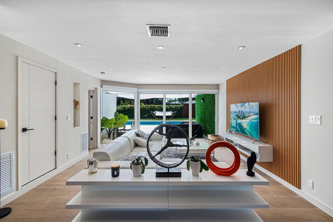 House in Miami, Florida, United States 1 - 18525811