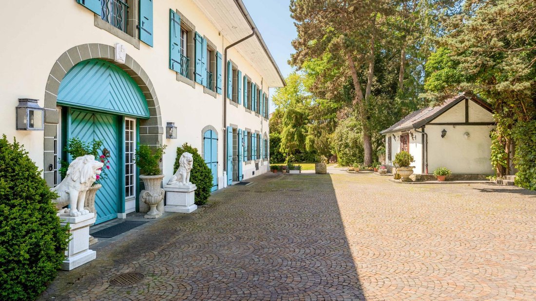 Estate in Tolochenaz, Vaud, Switzerland 3 - 18525903