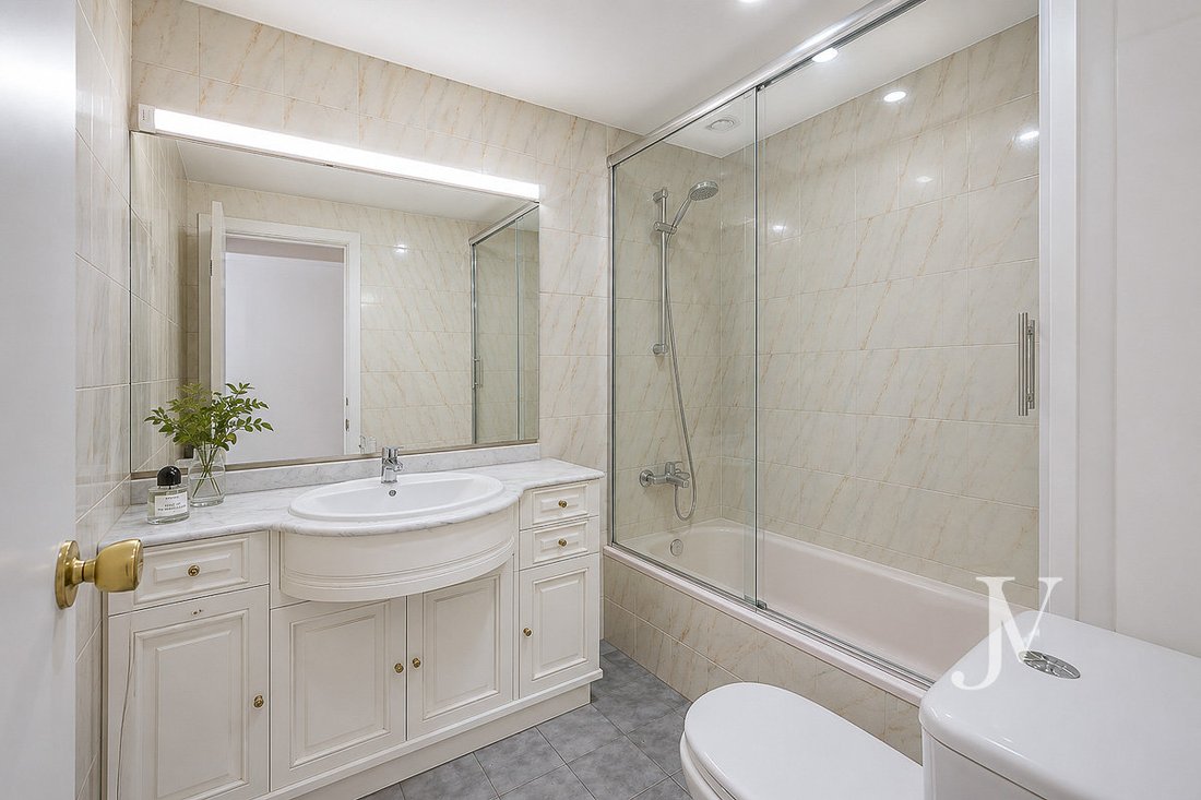 Apartment in Fuencarral-El Pardo, Madrid, Spain 4 - 18525986