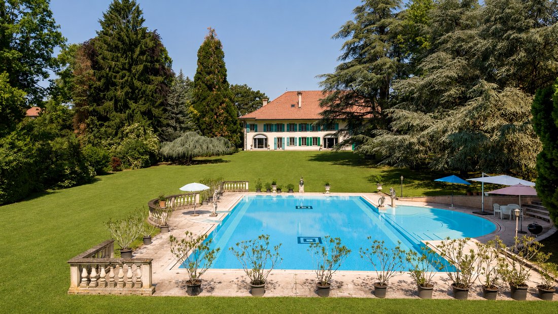 Estate in Tolochenaz, Vaud, Switzerland 1 - 18525903