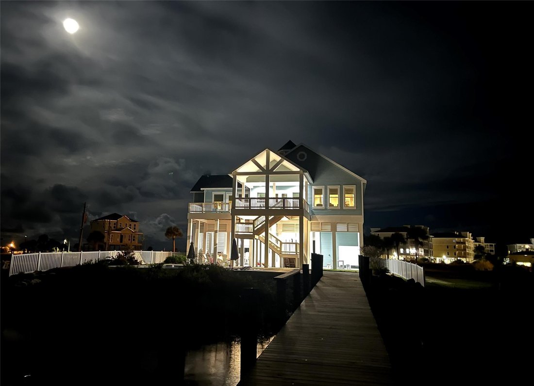 House in Galveston, Texas, United States 2 - 18525625