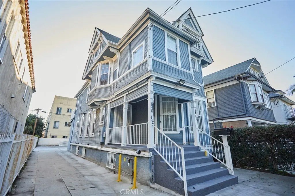 Los Angeles, California, United States 3 - 18525473