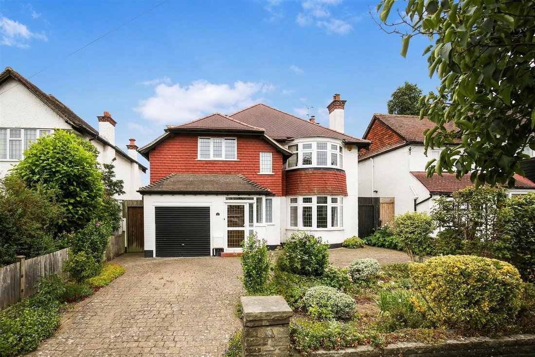 House in London Borough of Sutton, England 1 - 18525978