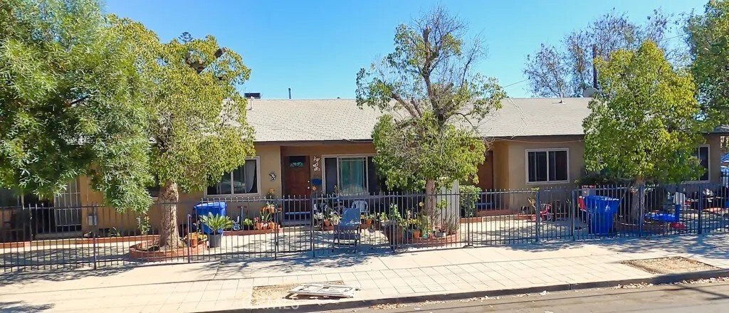 Los Angeles, California, United States 3 - 18513128