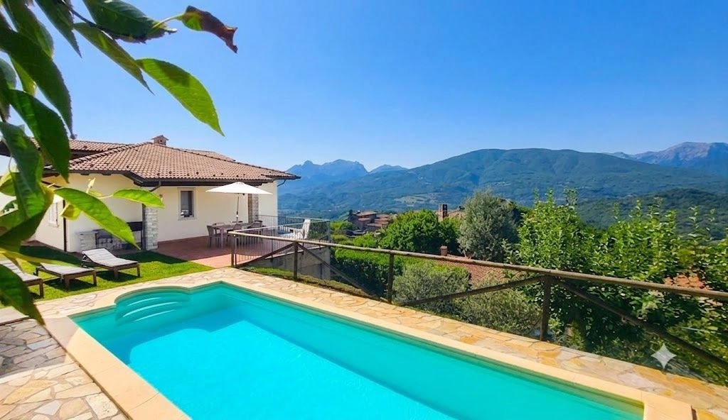 Villa in Castiglione di Garfagnana, Toskana, Italien 1 - 18374425