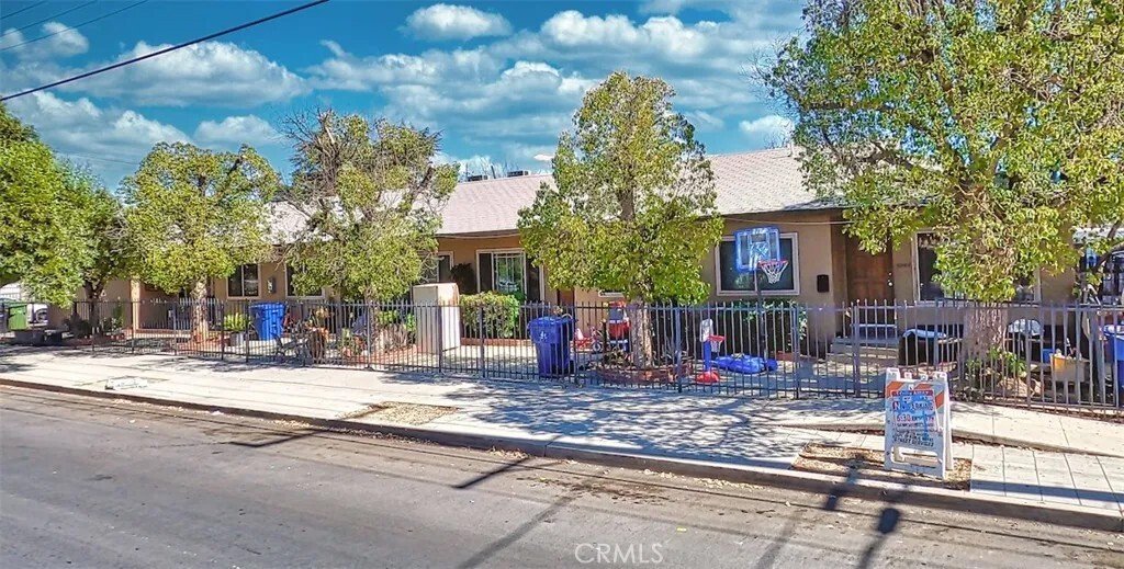 Los Angeles, California, United States 2 - 18513128