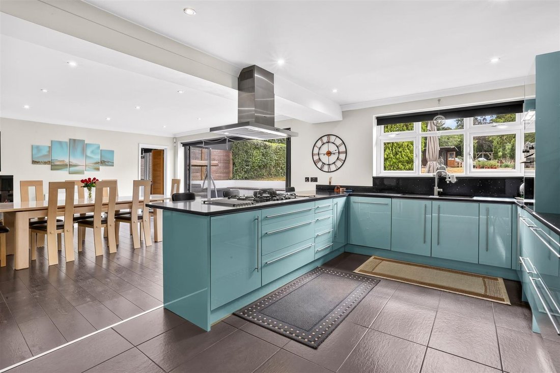 House in Nork, Reigate and Banstead, England 3 - 18525988