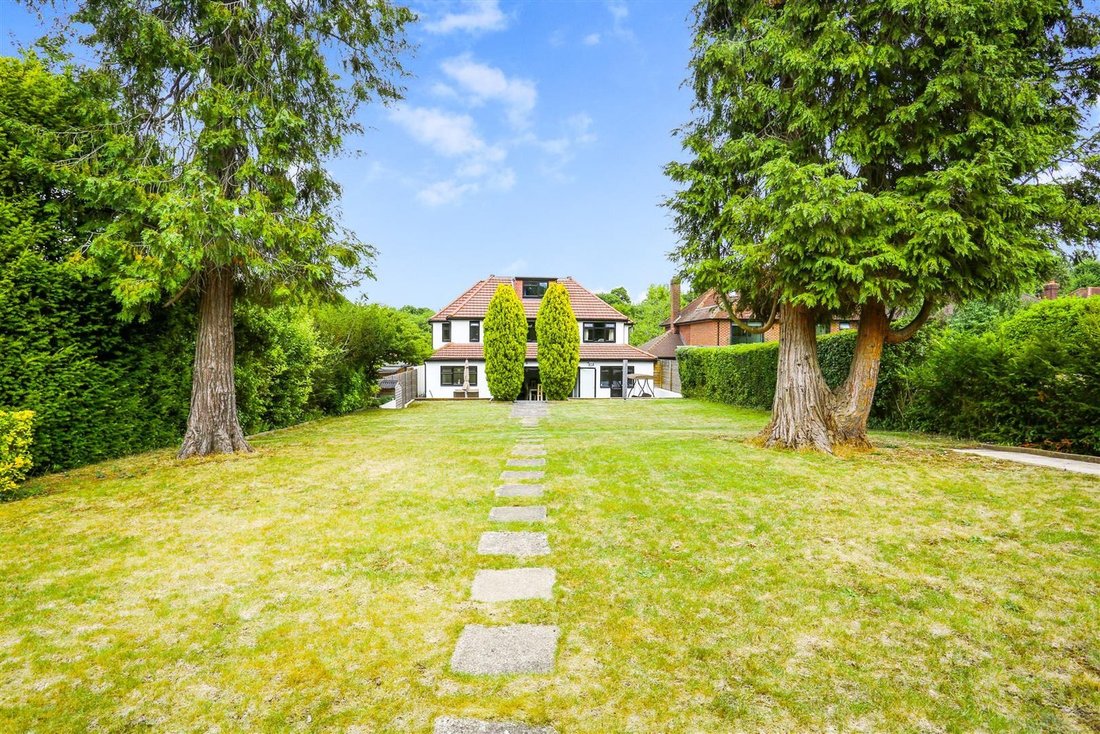 House in Nork, Reigate and Banstead, England 4 - 18525988